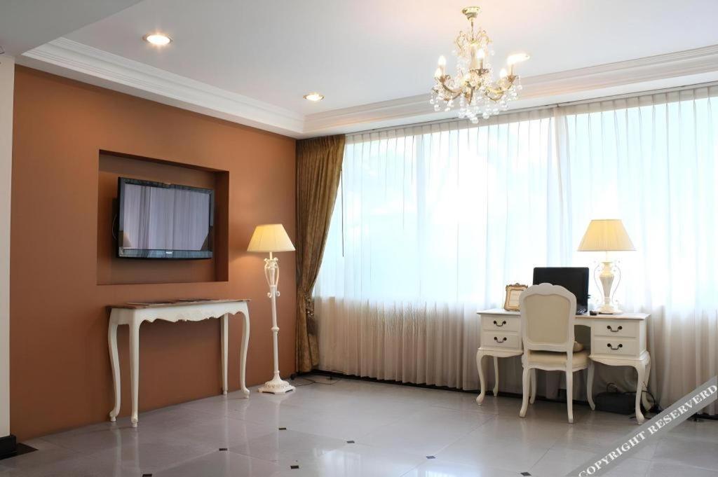 Romance Hotel Srinakarin Bangkok Exterior foto
