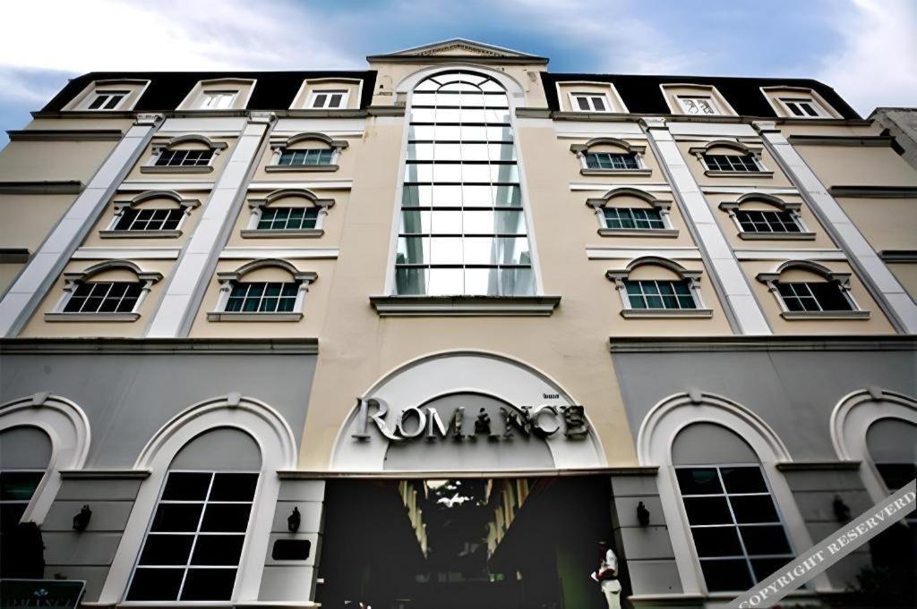 Romance Hotel Srinakarin Bangkok Exterior foto